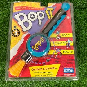 VTG BOP IT 1996 Original Electronic Hand Held Talking Music Game IN PACKAGE
